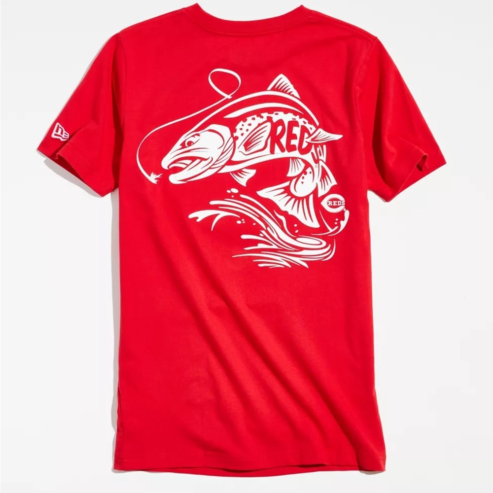 New🌟Urban Outfitters-New Cincinnati Reds MLB Fish Tee
